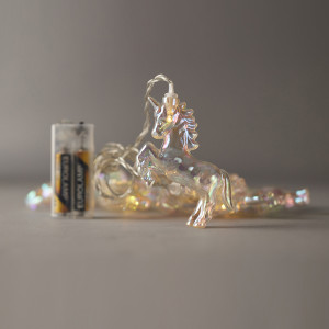 ΣΕΙΡΑ, 10 LED 5mm, ΜΟΝΟΚΕΡΟΙ ΙΡΙΔΙΖΩΝ, ΜΠΑΤΑΡΙΑΣ 2xAA, ΧΡΟΝΟΔΙΑΚΟΠΤΗ, ΔΙΑΦΑΝΟ PVC ΚΑΛΩΔΙΟ, ΘΕΡΜΟ ΛΕΥΚΟ LED ΑΝΑ 15cm, ΠΡΟΕΚΤΑΣΗ ΠΑΡΟΧΗΣ 30cm, IP20