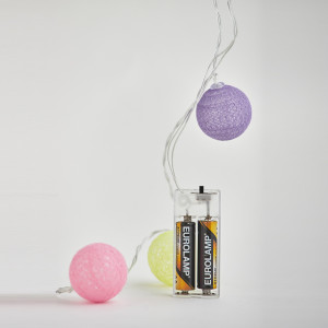 ΣΕΙΡΑ, 10 LED 5mm, ΚΙΤΡΙΝΕΣ, ΡΟΖ & ΜΩΒ ΥΦΑΣΜΑΤΙΝΕΣ ΜΠΑΛΕΣ 4cm, ΜΠΑΤΑΡΙΑΣ 2xAA, ΧΡΟΝΟΔΙΑΚΟΠΤΗ, ΔΙΑΦΑΝΟ PVC ΚΑΛΩΔΙΟ, ΘΕΡΜΟ ΛΕΥΚΟ LED ΑΝΑ 15cm, ΠΡΟΕΚΤΑΣΗ ΠΑΡΟΧΗΣ 30cm, IP20