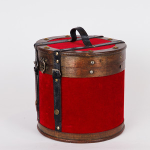 ΞΥΛΙΝΗ ΚΑΠΕΛΙΕΡΑ, ΚΟΚΚΙΝΟ ΒΕΛΟΥΔΟ, 25.5x24.5cm